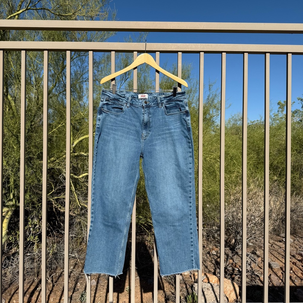 ⬇️💲Wrangler Women's High Rise True Straight Cropped Blue Jeans